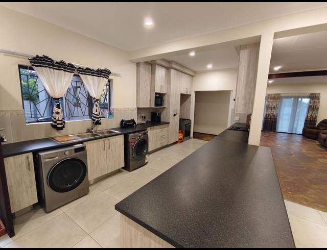 3 BEDROOM HOUSE FOR SALE IN SINOVILLE